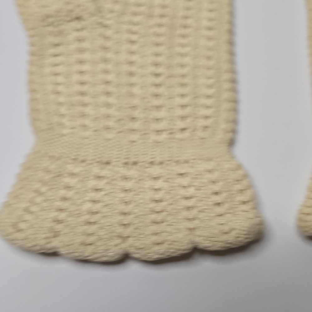 Vintage Knit Cream Gloves - Picture 4 of 4